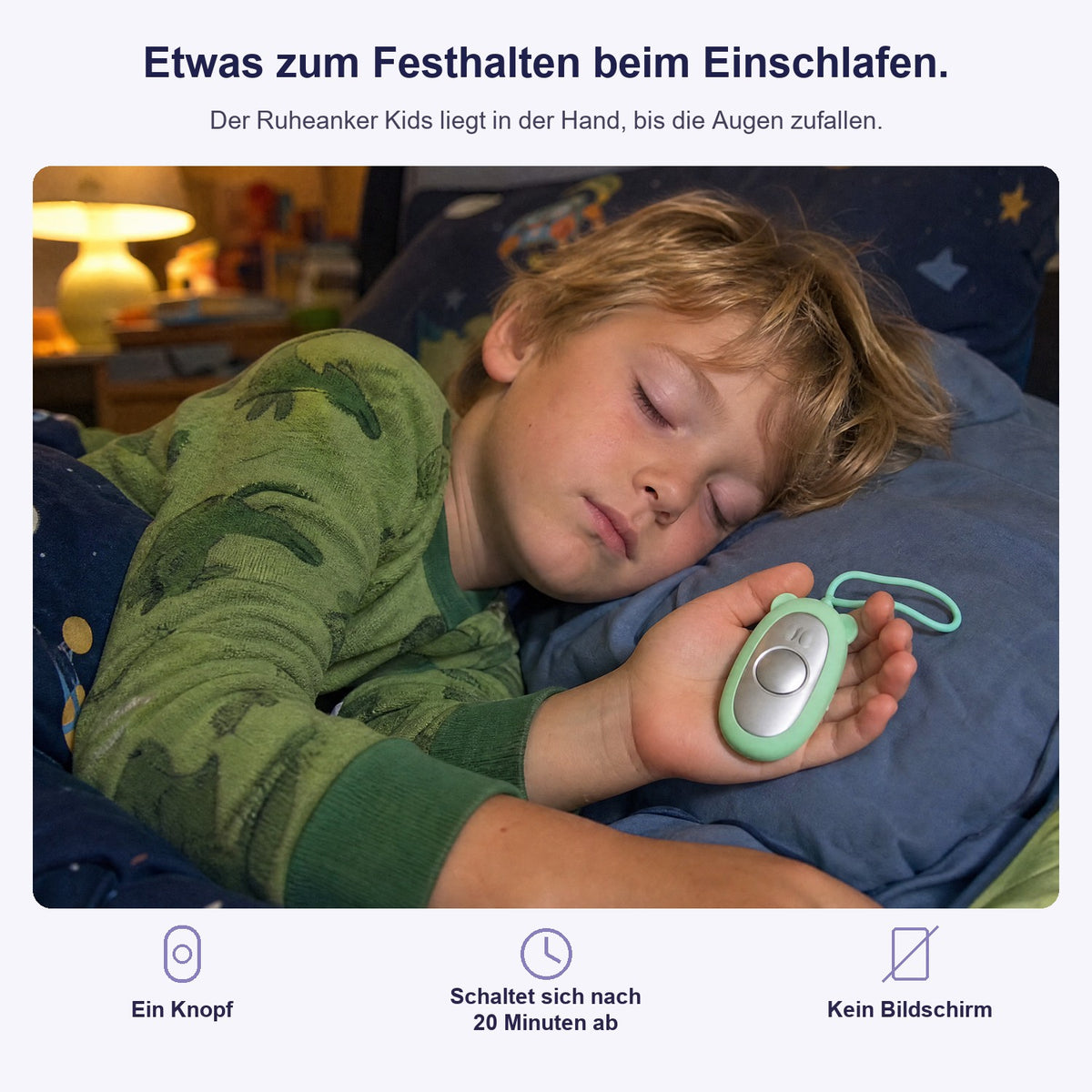 Etwas zum Festhalten beim Einschlafen: Kind schläft mit dem Ruheanker Kids in der Hand